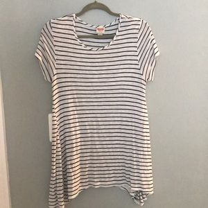 White and black striped relaxed top